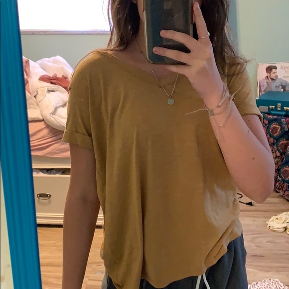 American Eagle Outfitters Tops - American eagle v-neck